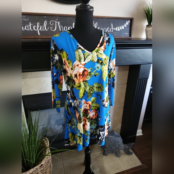 Attitudes Ladies Floral Tunic Top - Picture 3 of 9